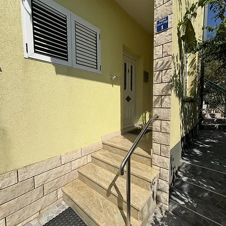 Moreno 1 With Seaview *